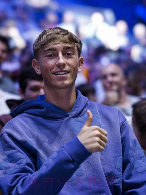 赫伊森观看男篮比赛 因伤退出西班牙队缺席1-2周